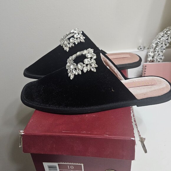 Slippers - Picture 3 of 5